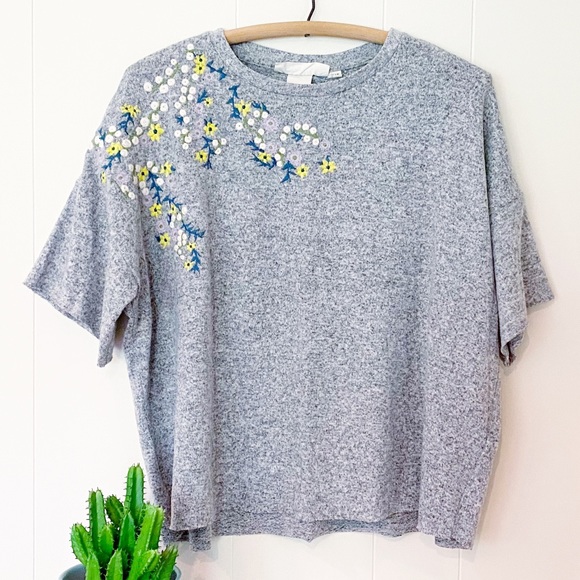 H&M Sweaters - H&M Floral Embroidered Cropped Oversized Sweater